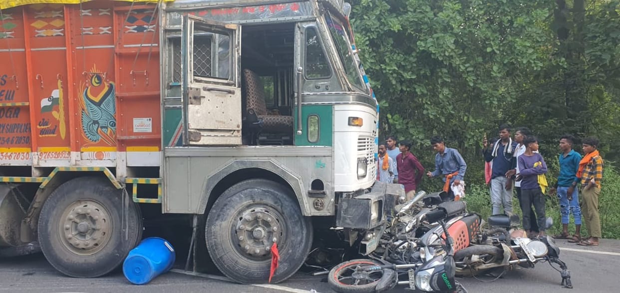 Chhindwara Accident Uncontrolled truck ran over devotees one dead accident happened Banjari Mata temple