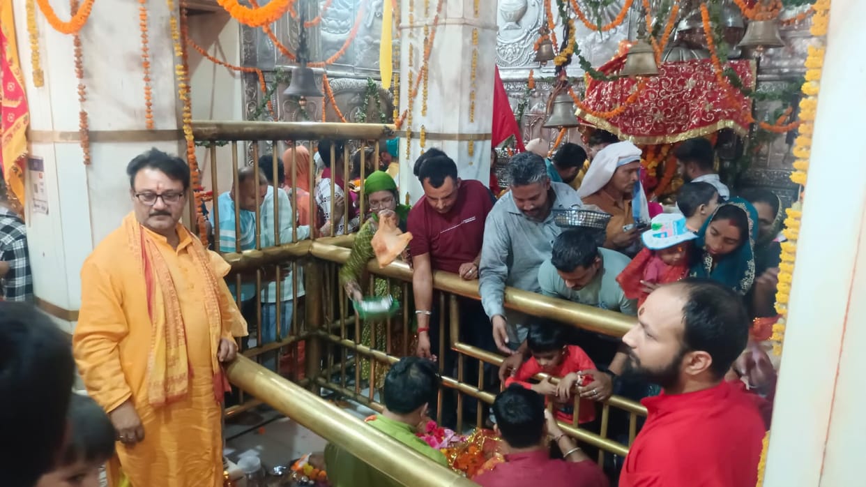 An offering of Rs 6.15 lakh was made at the Jwalamukhi temple on the sixth Navratri.