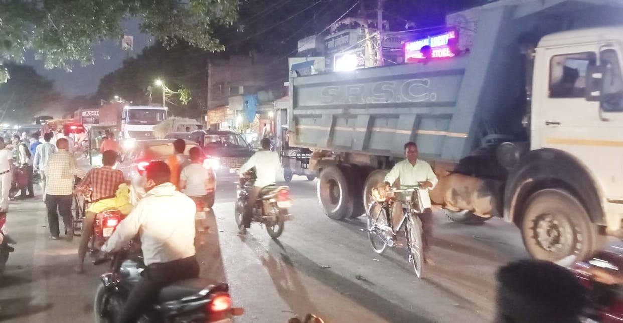 Heavy jam at Rajiv Chowk of Puwayan