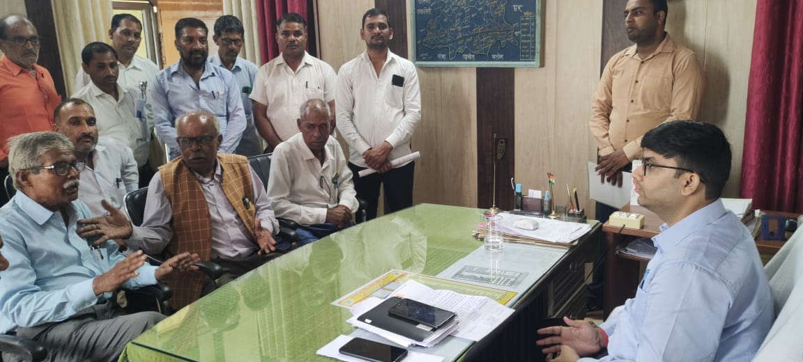 Home guard posted under Tehsildar's security misbehaved with the lawyer