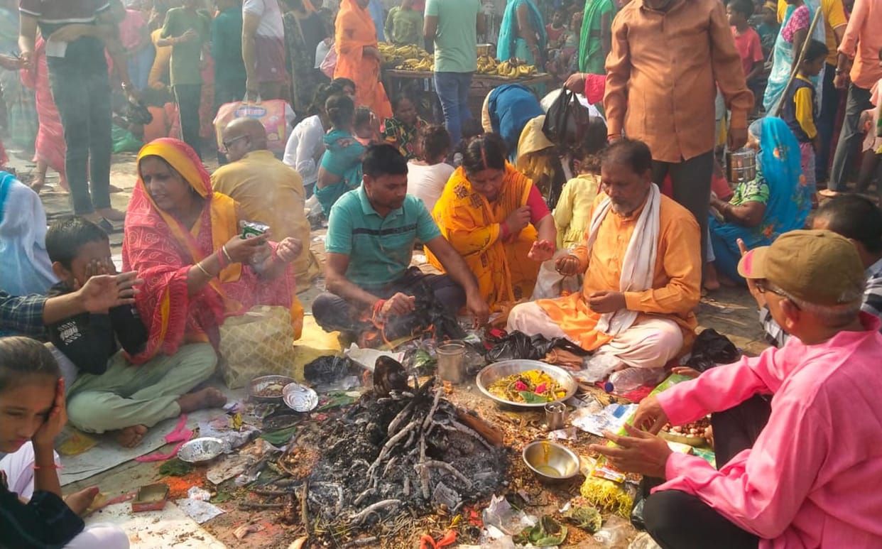 Faith overflowed at the temples, Havan-Yagna was performed along with Kanya Bhojan