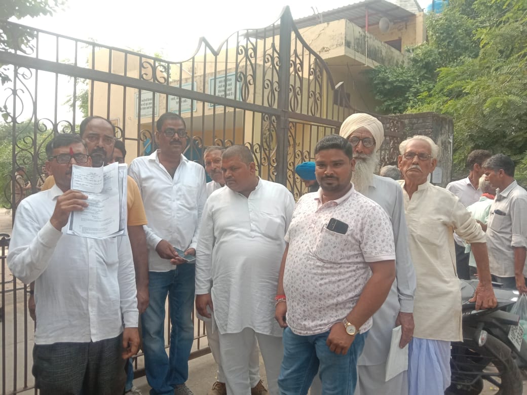 Stood at the gate to submit nomination...did not get entry