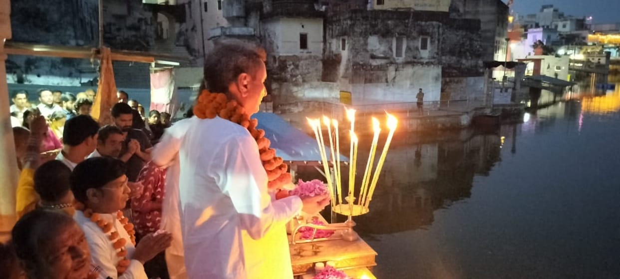 Ajmer News: Former RTDC Chairman Rathore worshiped Pushkar Sarovar