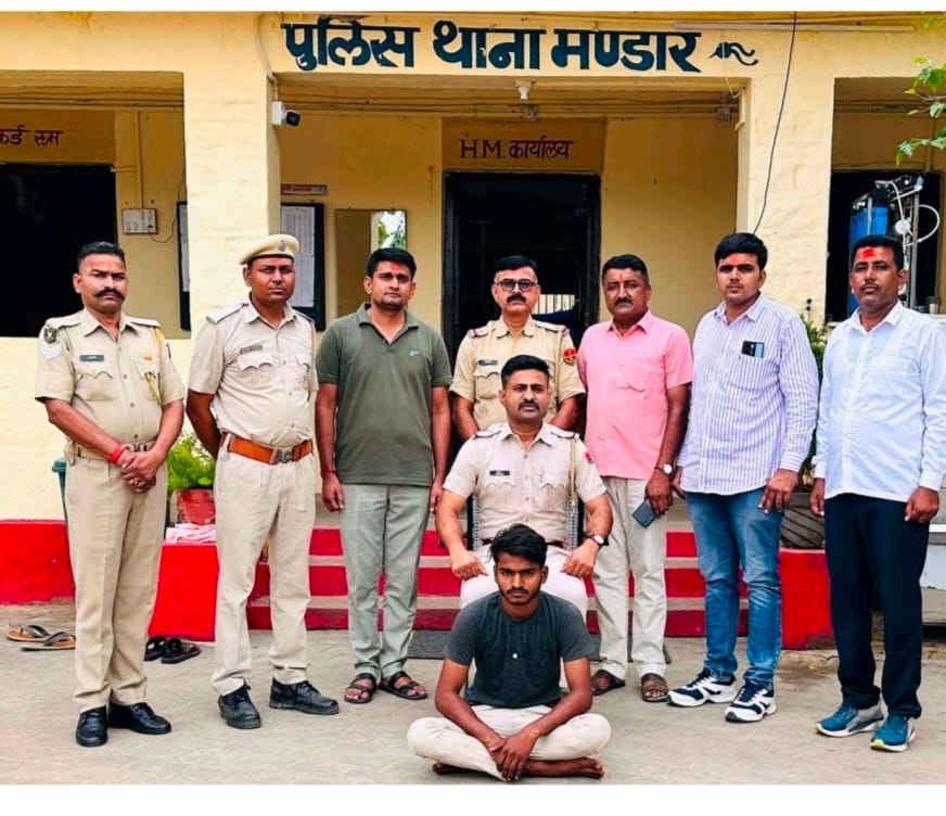 पुलिस की गिरफ्त में आरोपी।