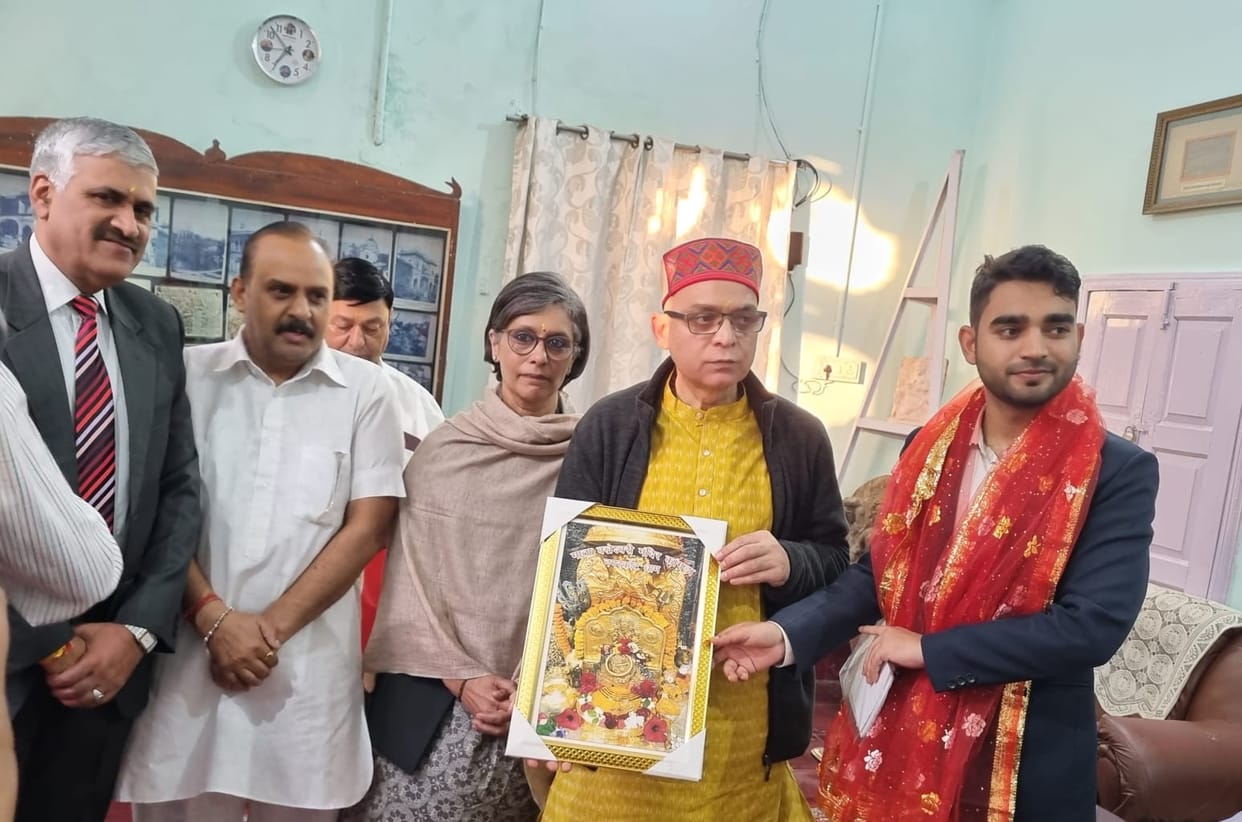 Chief Justice of Himachal and CS offered prayers at Bajreshwari Devi temple