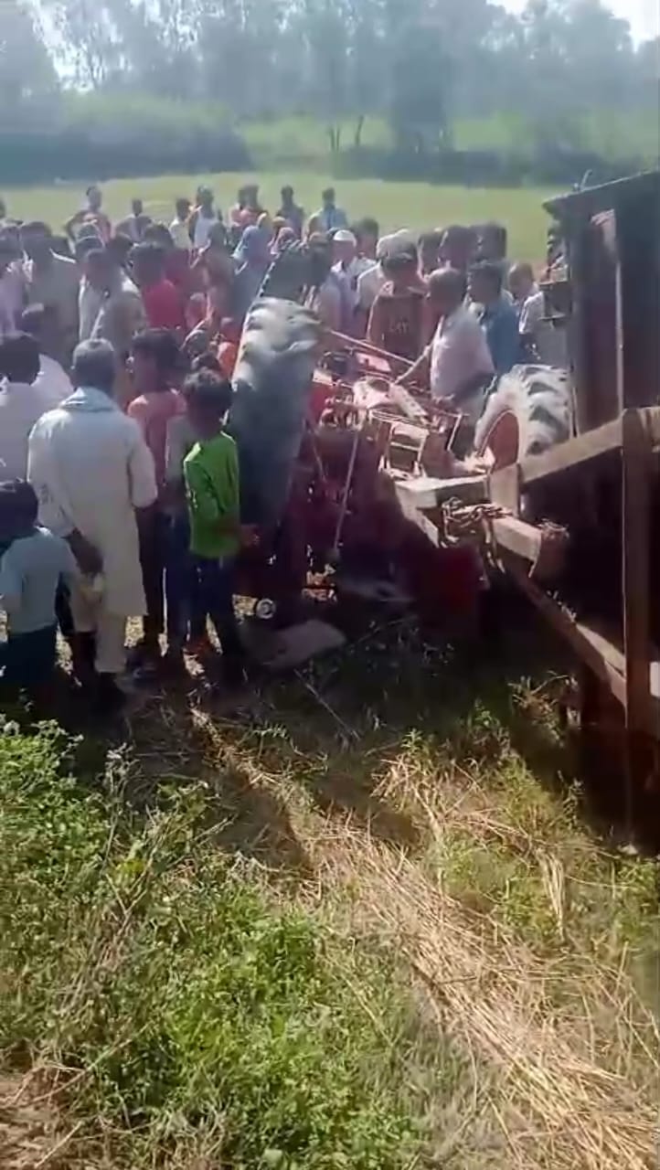 Farmer dies after tractor trolley loaded with paddy overturns