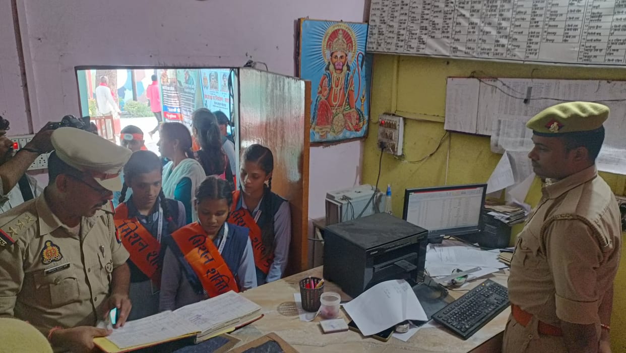 Kajal became the Kotwal of the cantonment, ran the police station for a day