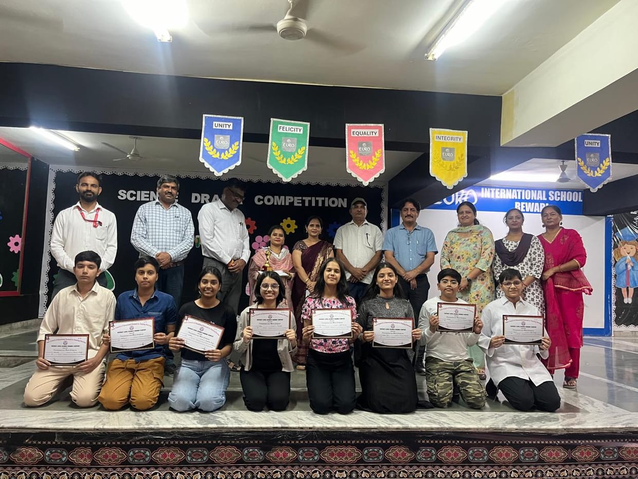 Euro School first in science drama competition