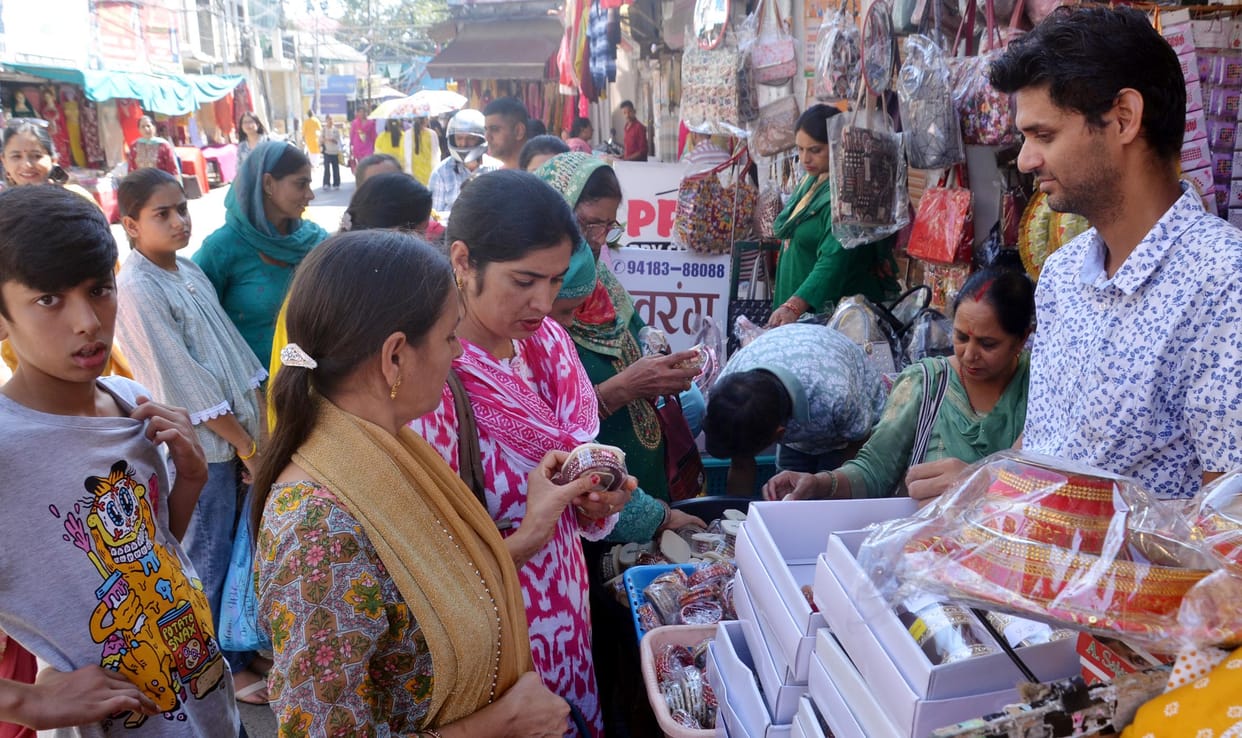 Dussehra Business of 50 thousand crores in just 240 hours bumper business on Diwali