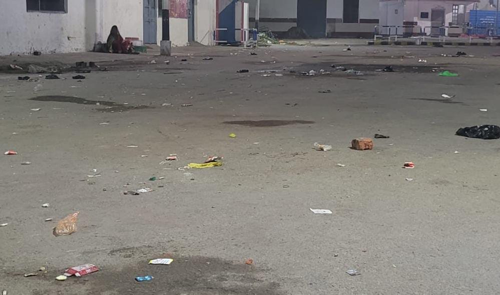 Stone pelting between two groups