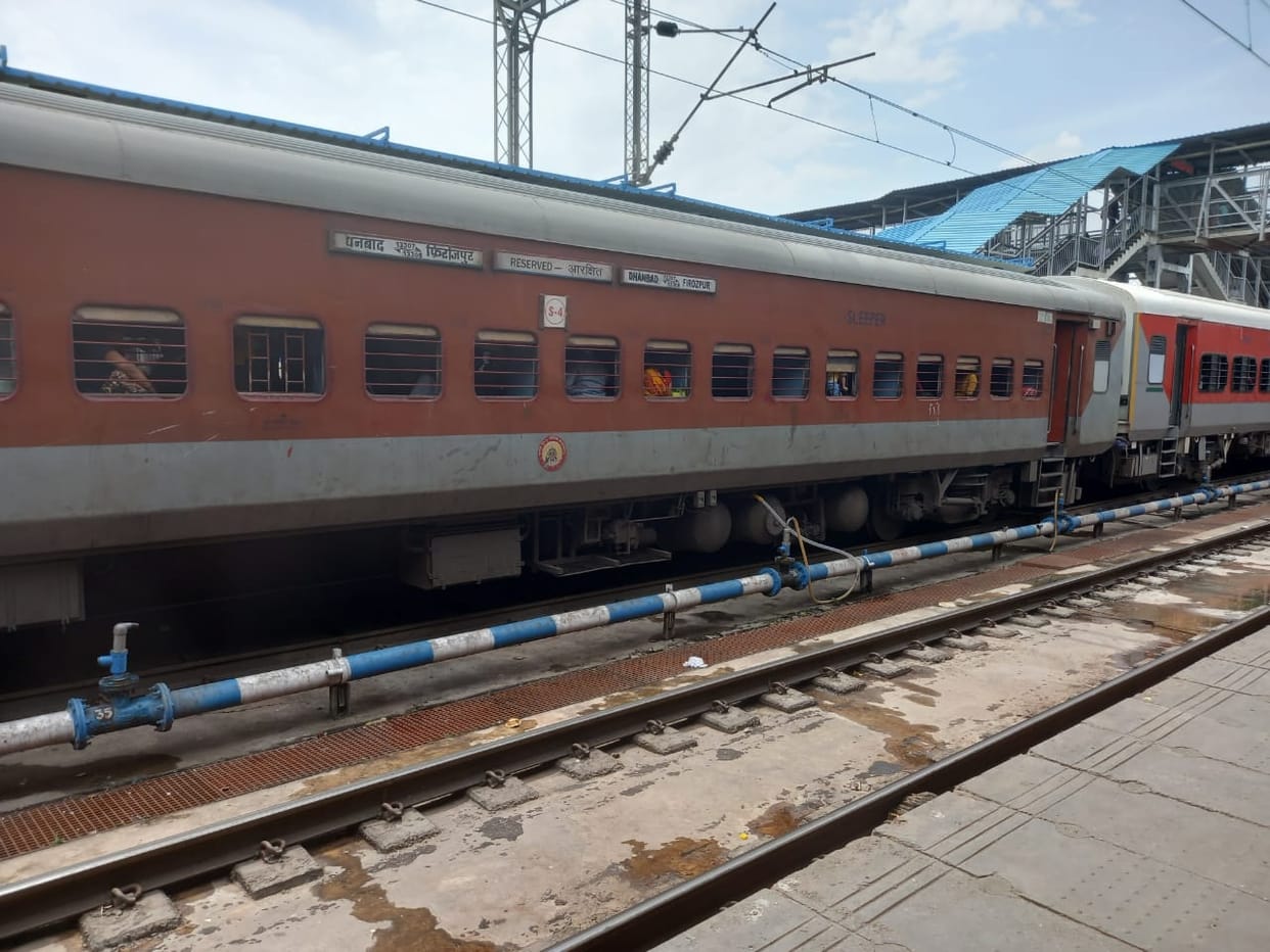 OHE broke and fell on the engine near Jakhlaun station of Jhansi-Bina railway line