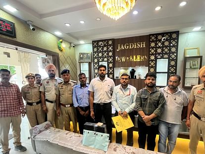 BIS team raids jewelery shop