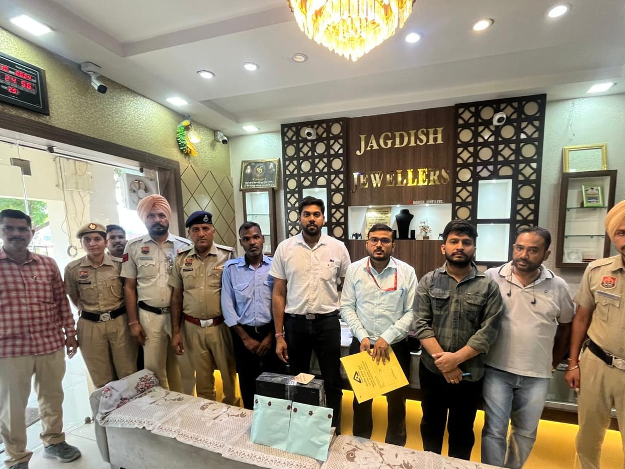 BIS team raids jewelery shop