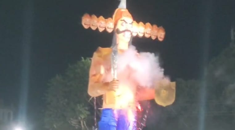 51-ft Ravana burnt in Dussehra ground in chhidwara