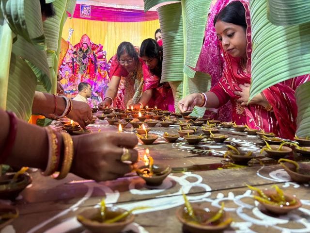 Bid farewell to mother by lighting 108 lamps in Sandhi Puja