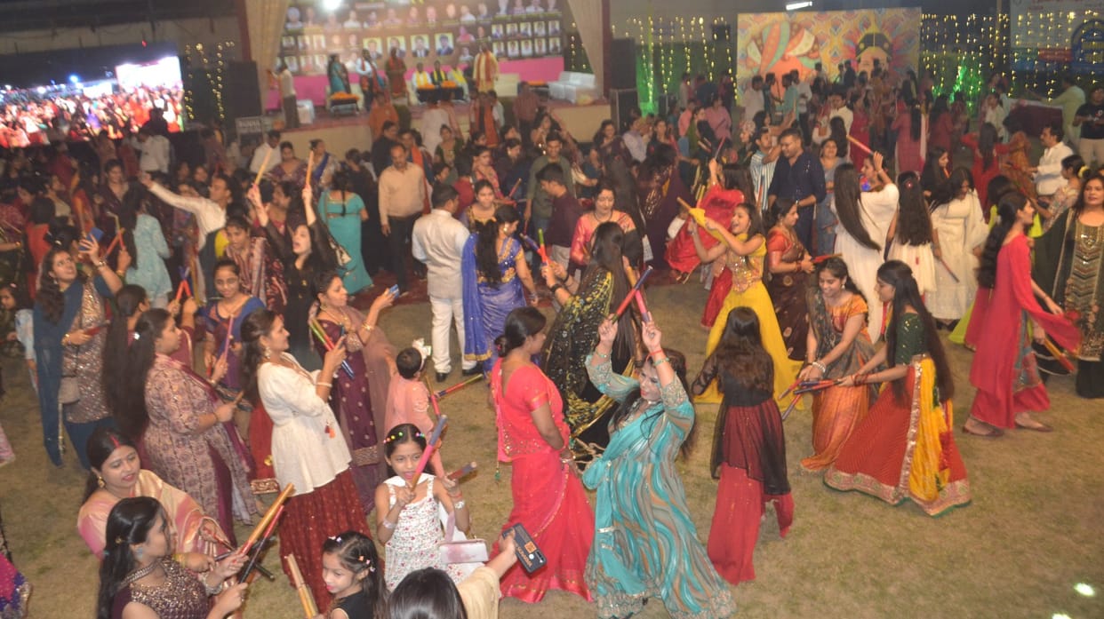 Dance vigorously in Dandiya Raas