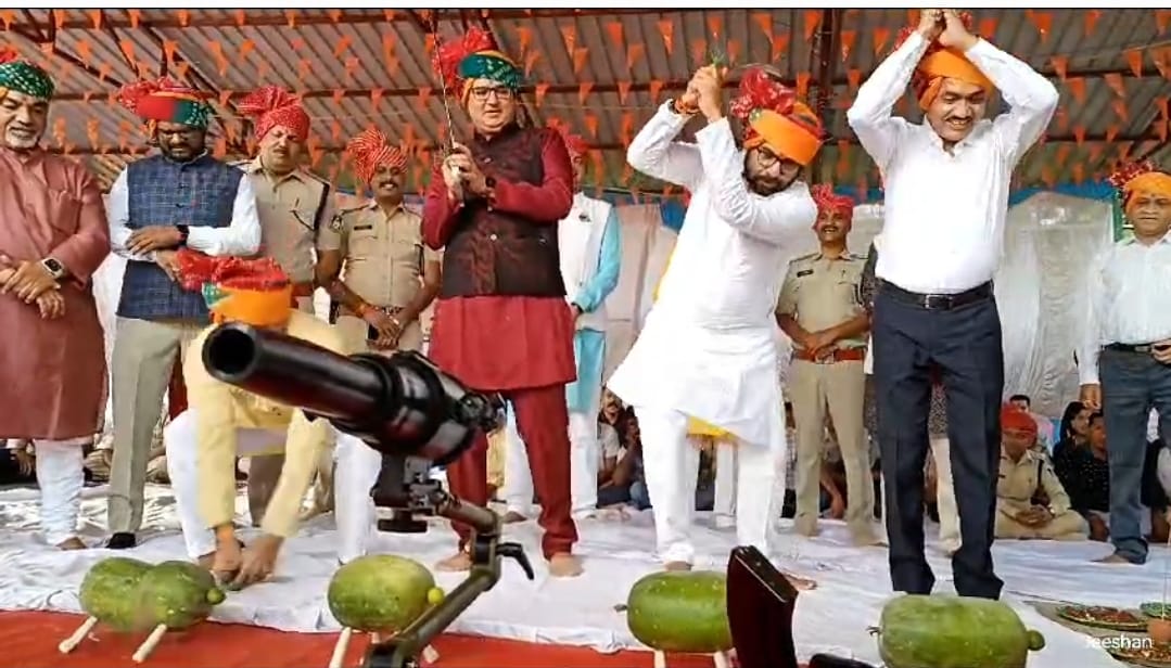 Collector, SP perform Shastra Pujan along with MP The incident took place in the Chhindwara