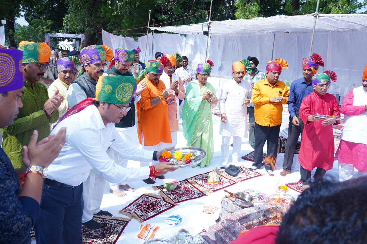 On Vijayadashami, Maa Kali was worshiped and Havan was done and weapons were worshiped in the police line