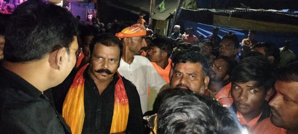 Uproar over the idol immersion route, three-hour protest
