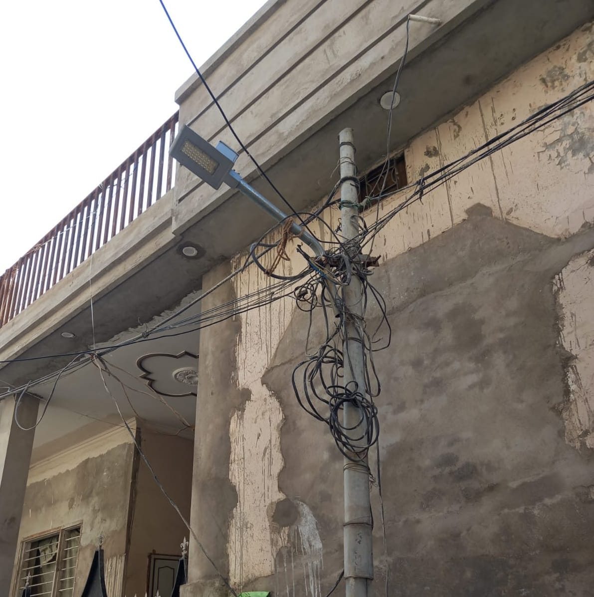 Darkness due to faulty street lights, negligence in repairing them