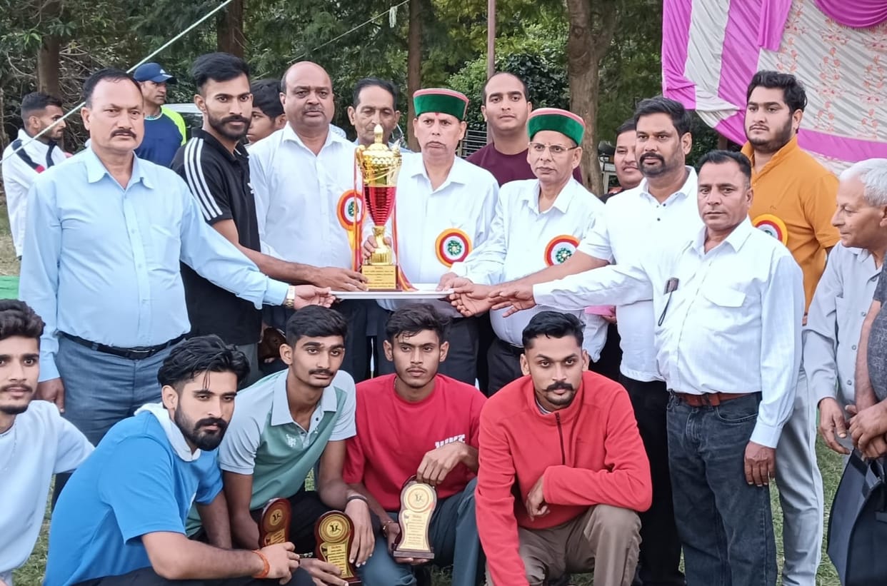 SSM Dinanagar won the volleyball trophy by defeating Pathankot Warriors 3-0