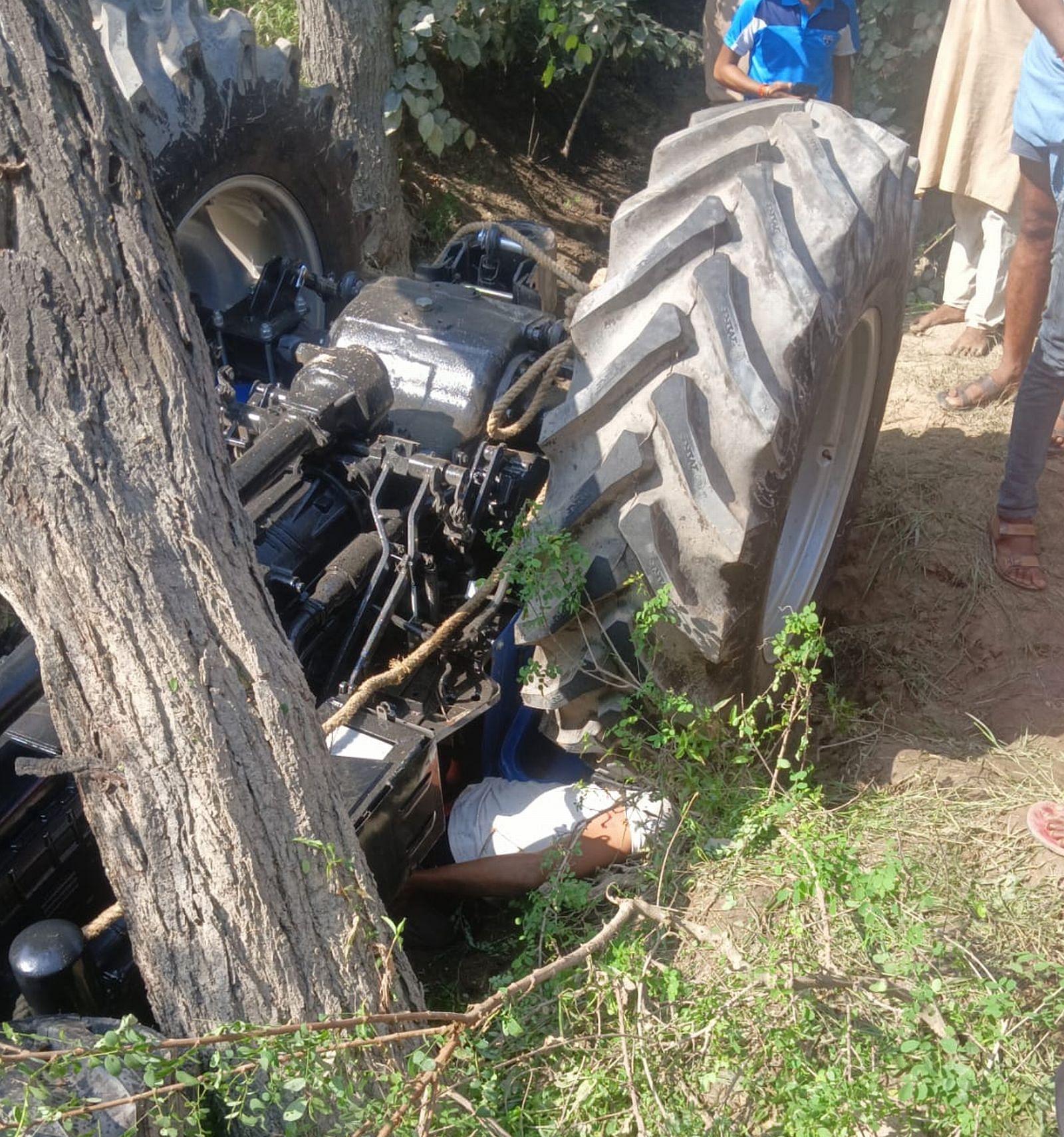 Tractor lost control and overturned in a roadside ditch, driver died