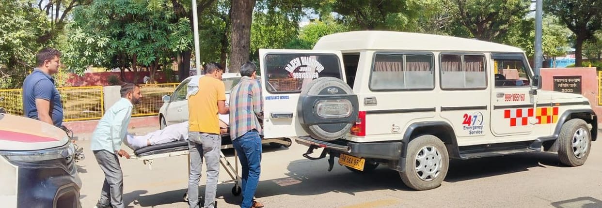 Car collides with tree, elderly man dies, four others seriously injured