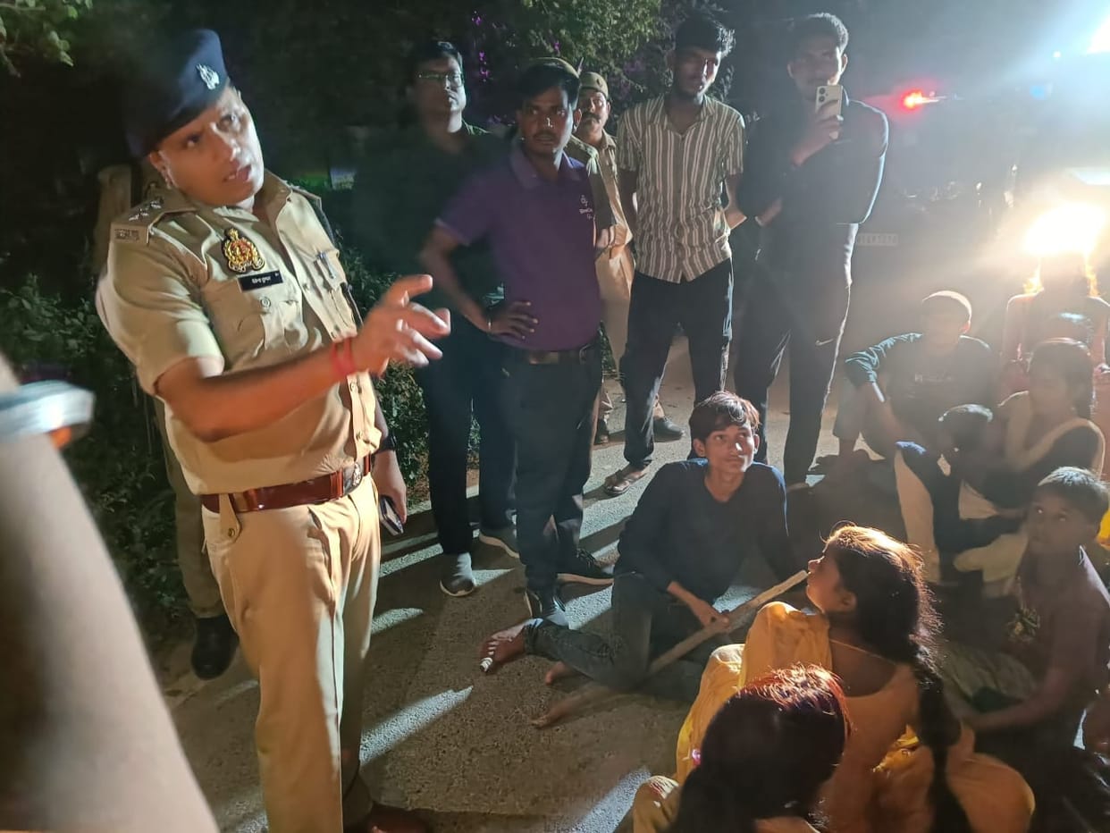 Chaos in the immersion procession, angry people blocked the road