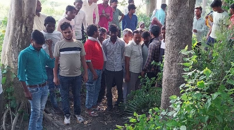 A youth from Kasganj who had come to watch Dussehra died in a road accident