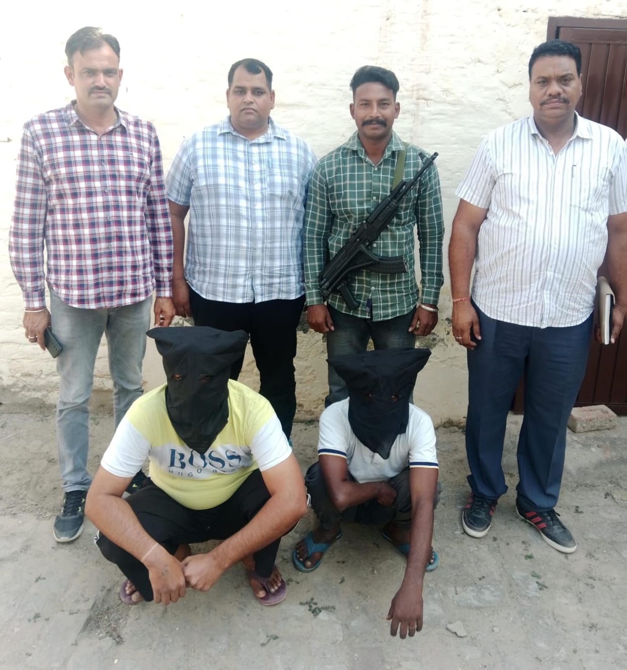 Two accused of snatching arrested, looted money and phone recovered