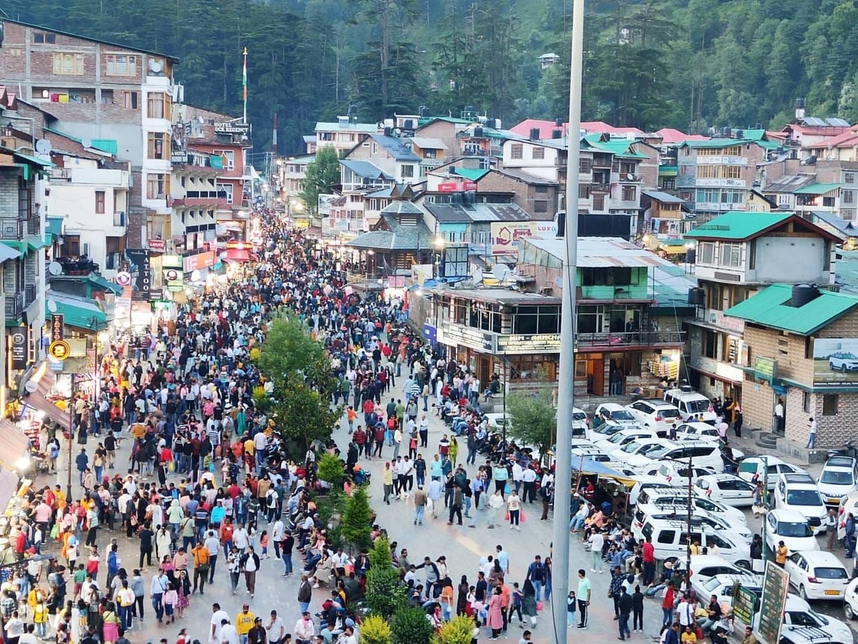 More than two and a half thousand tourist vehicles reached Manali in three days