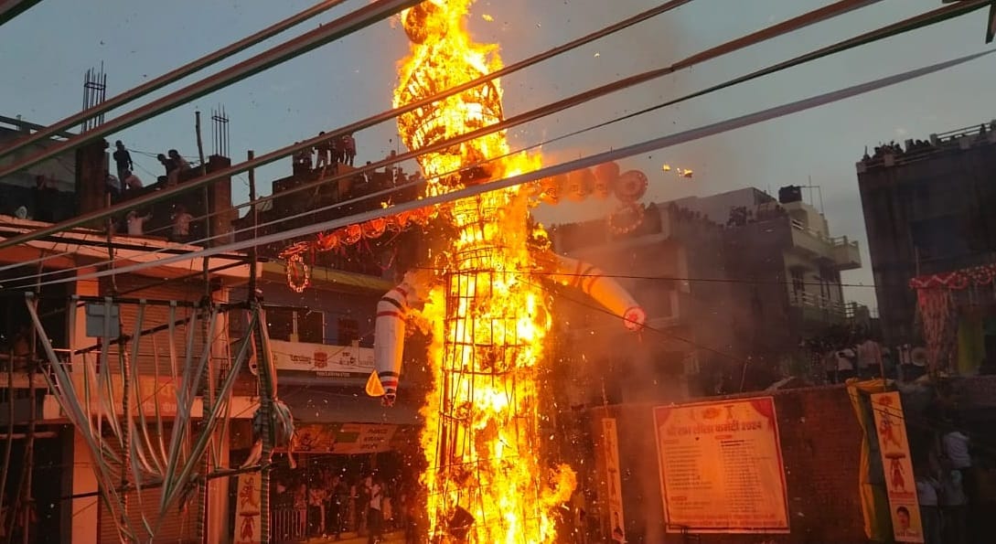 As soon as Ravana was killed, the praise of Shri Ram was heard.