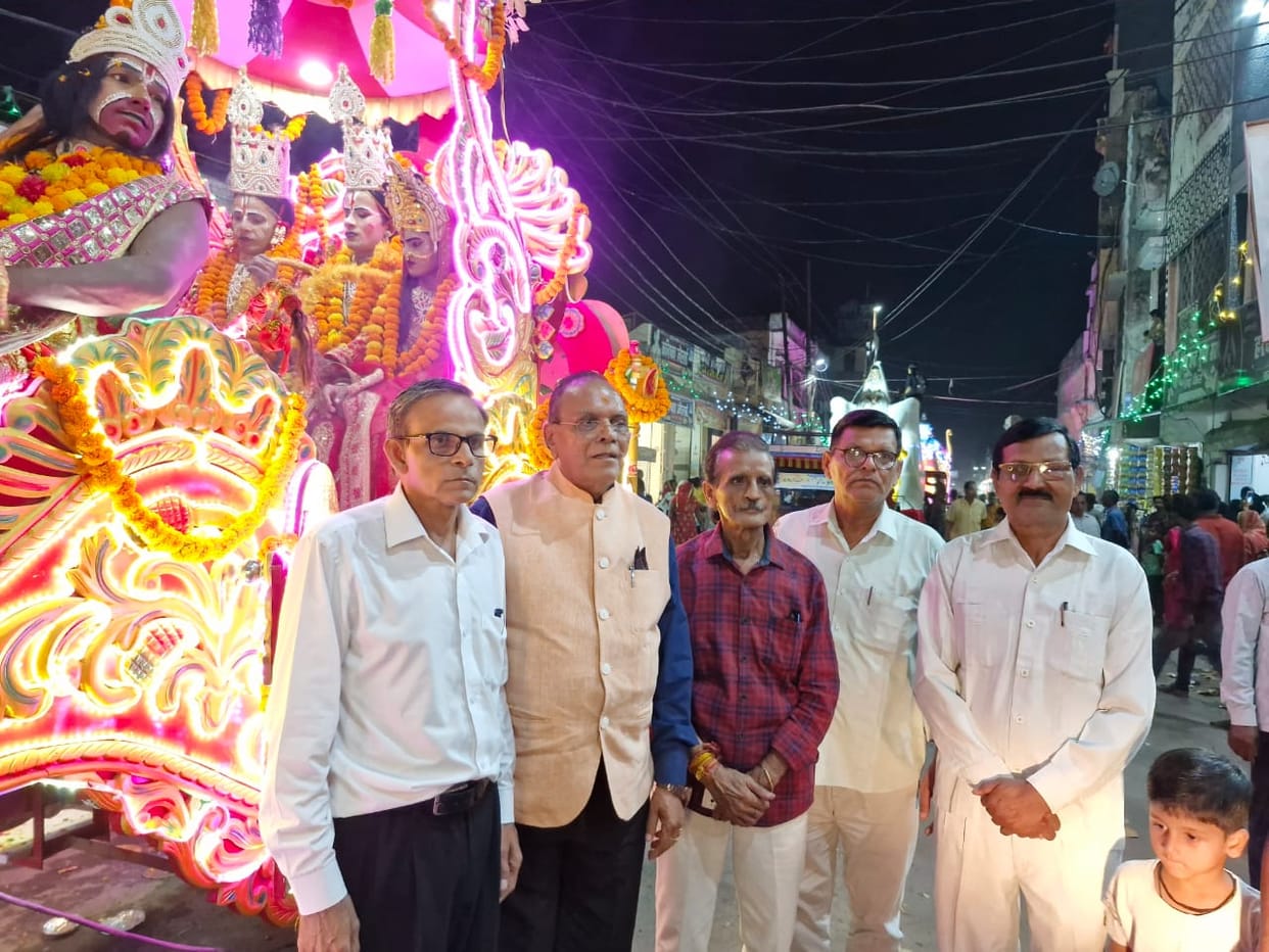 Shri Ram ji's ride came out...devotees danced