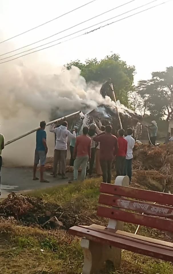 A container filled with fire caught fire in a pickup truck.