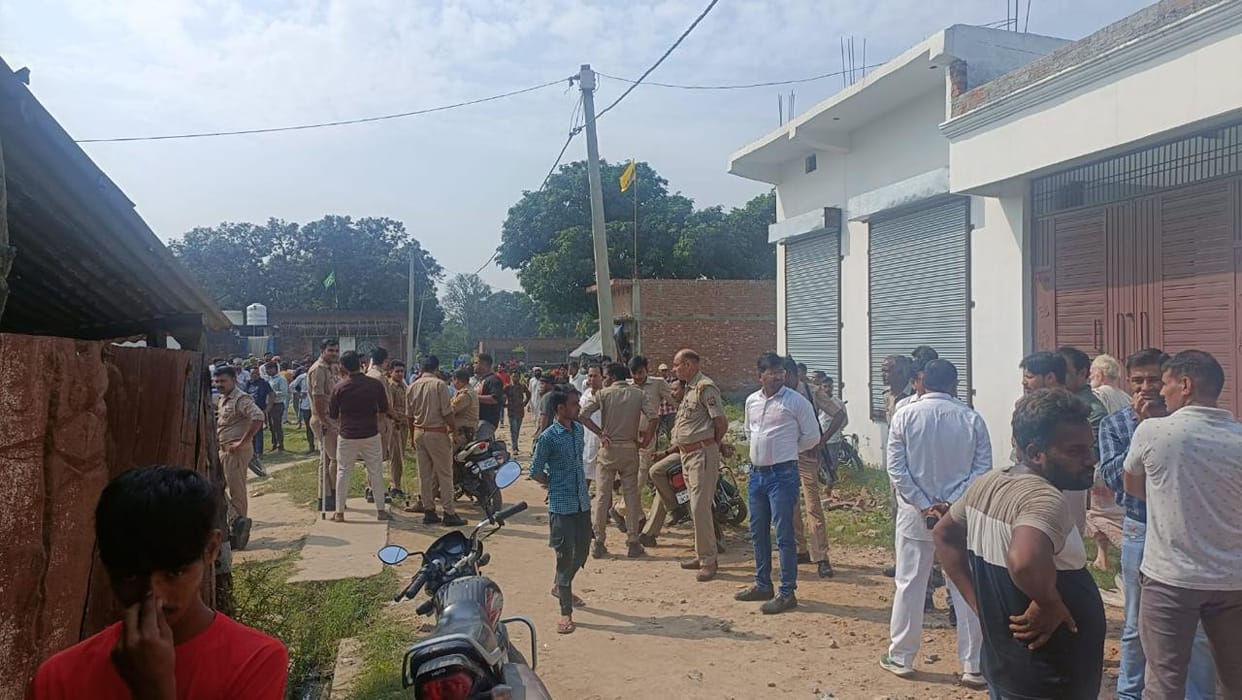 A large number of people gathered to protest against the objectionable remarks on the Prophet