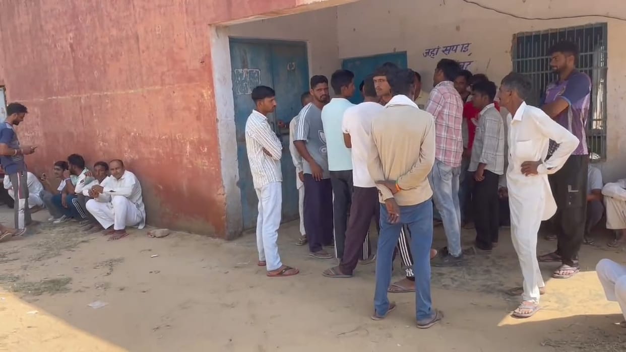 Farmers raised slogans for DAP at Barasari PACS center