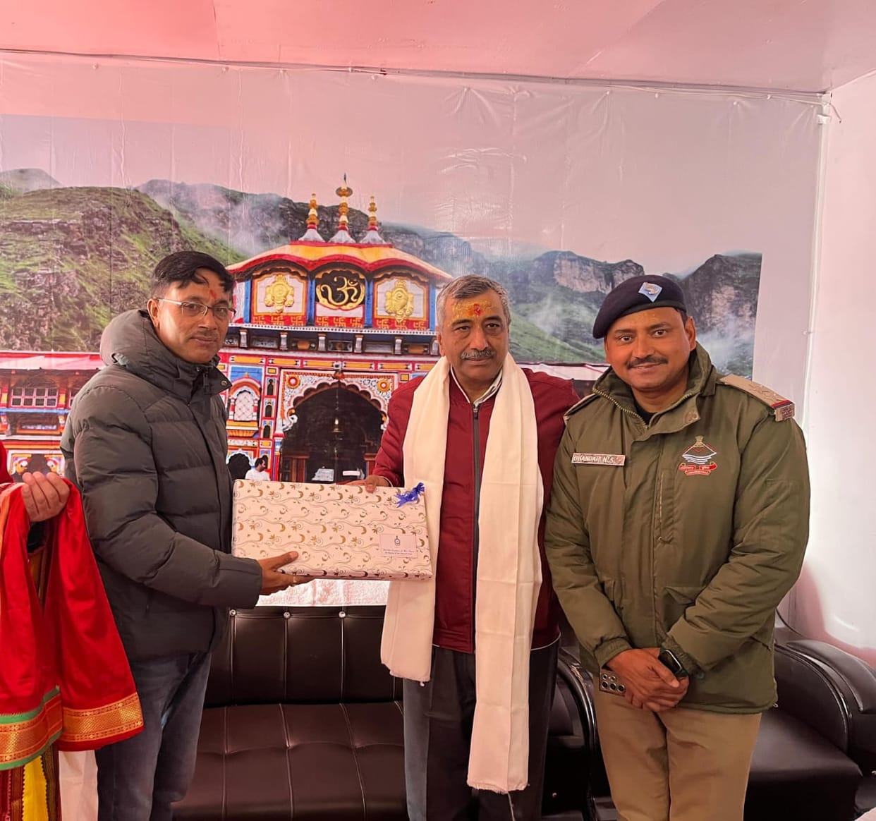 Air Marshal Ashutosh Dixit visited Badrinath Dham