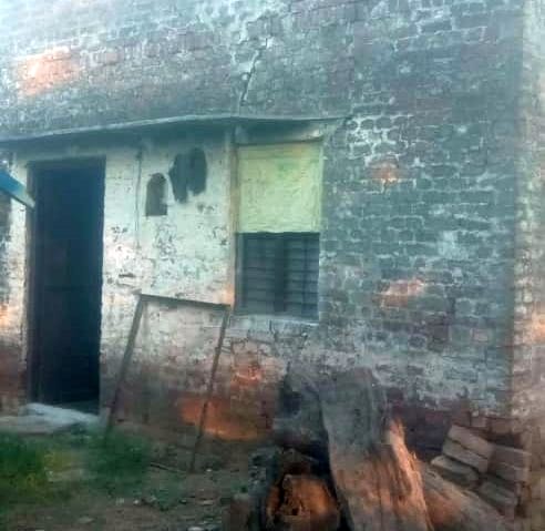 Mason and laborer stole six lakh rupees, jewellery.