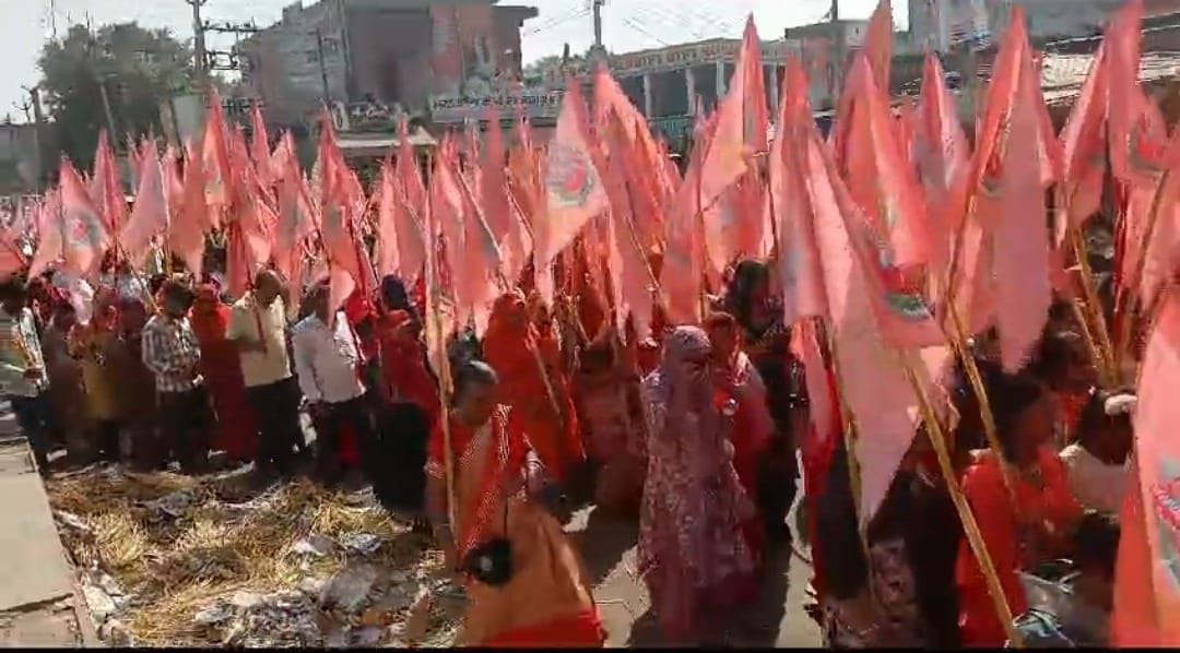 501 devotees took out Dhwaja Yatra carrying the symbol