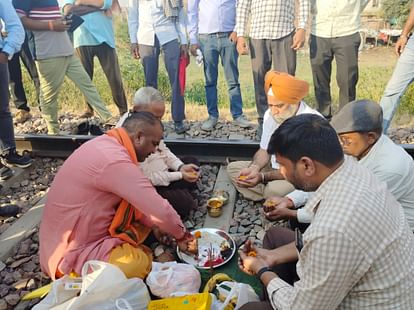 कुरुक्षेत्र में एलिवेटेड ट्रैक पर चली ट्रेन: ट्रायल देख खिले चेहरे, लोगों को पांच फाटकों व जाम से मिलेगी निजात Train runs on elevated track in Kurukshetra, People beam with joy after watching trial