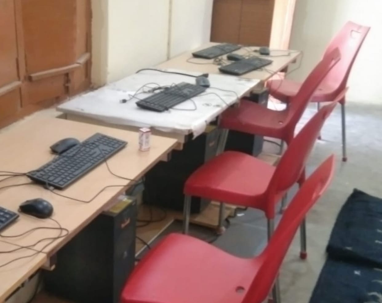 Keyboards left after theft from three labs of government school, education of 100 students affected