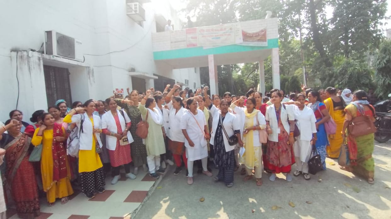 ANMs surrounded CMO office in protest against online attendance
