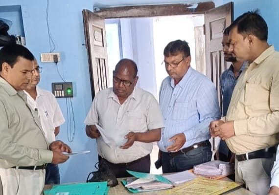District School Inspector inspected Shivpati Inter College