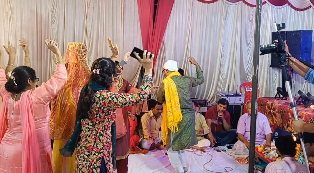 Mother Bhagwati was praised with bhajans