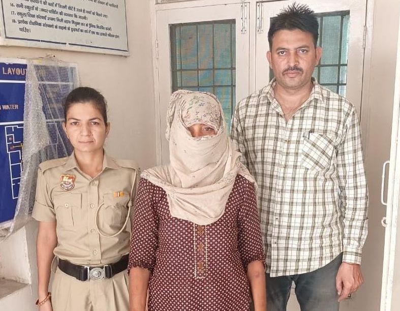 Woman arrested with heroin