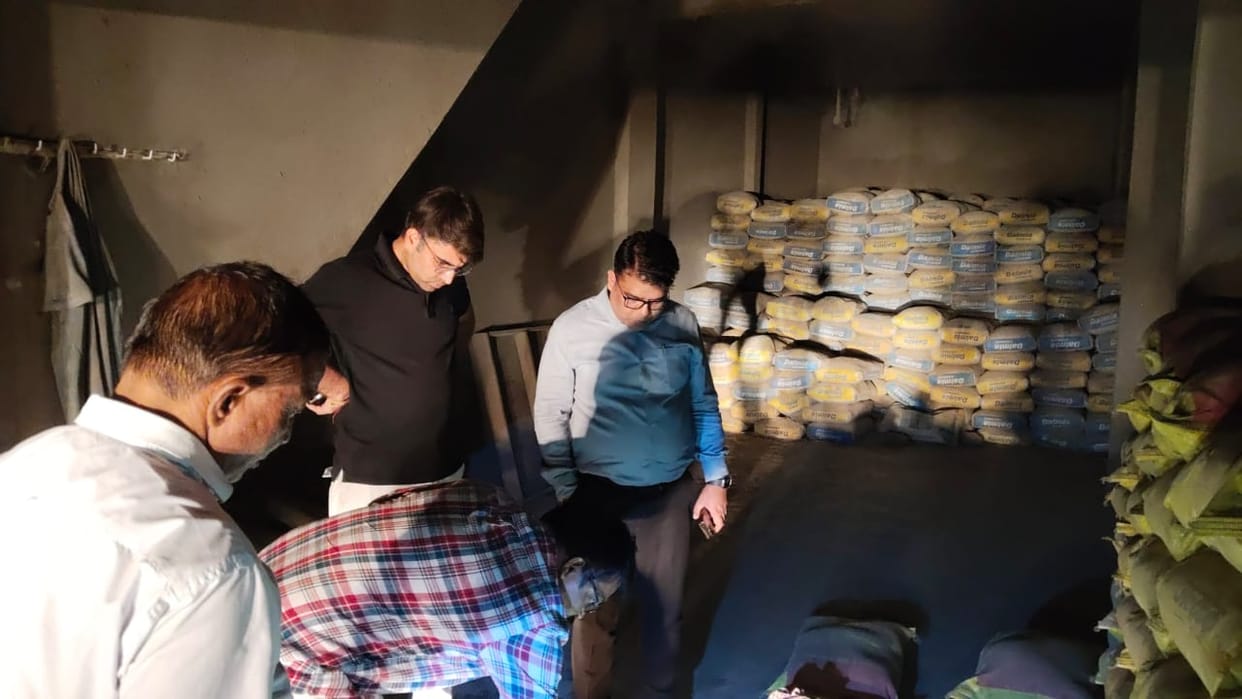 1200 bags of fake cement recovered, administration team raided and sealed two shops