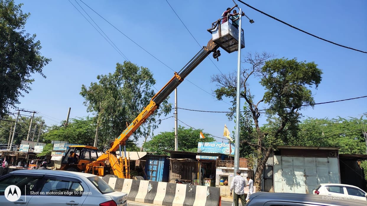Tricolor lights are being installed at a cost of Rs 21 lakh, the city will shine.