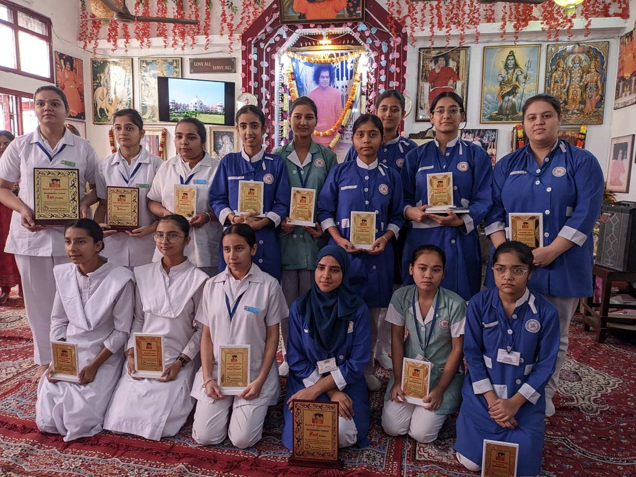 Simran of Government Nursing College won the speech competition