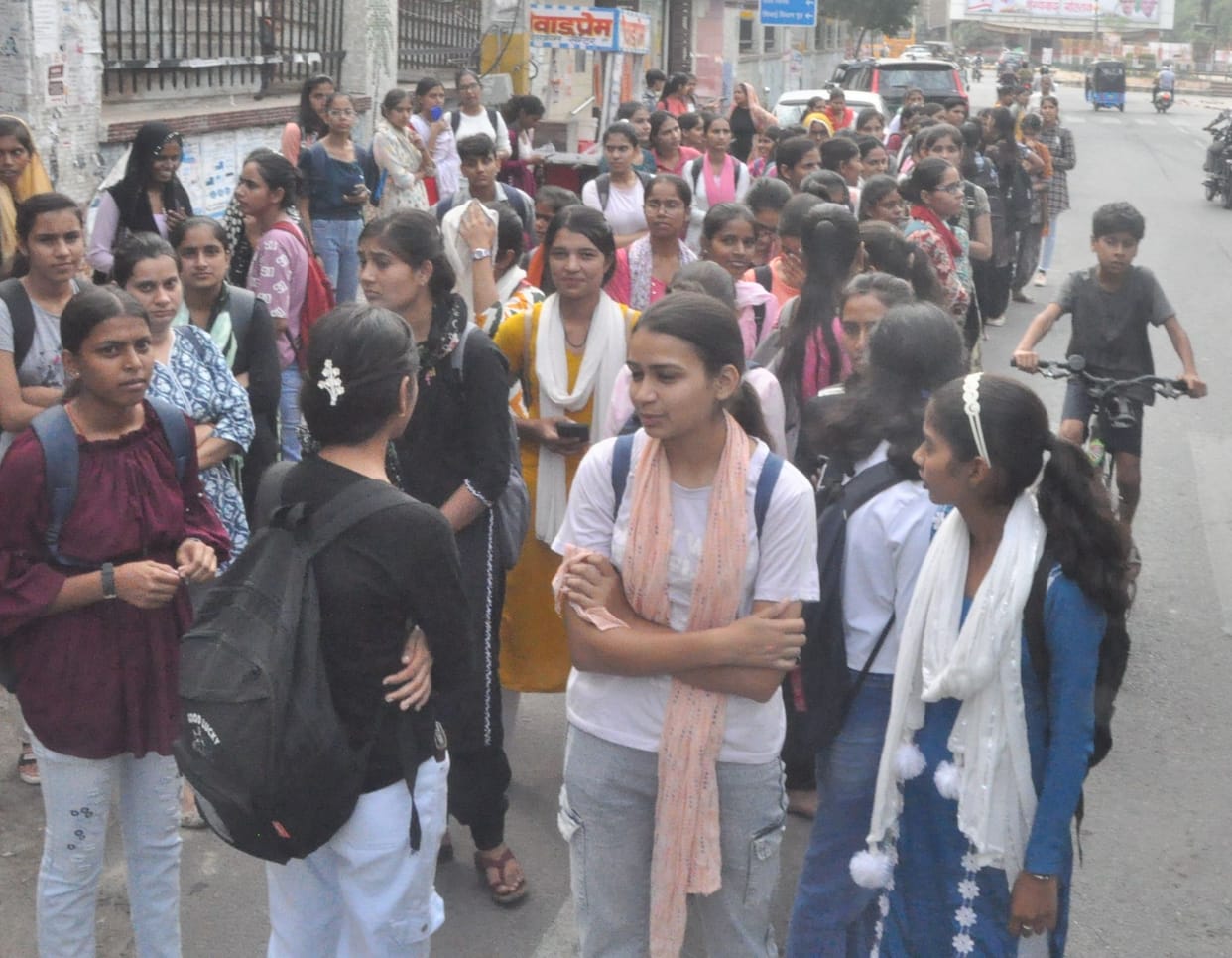 Girl students were helpless due to lack of bus, traveled by hanging