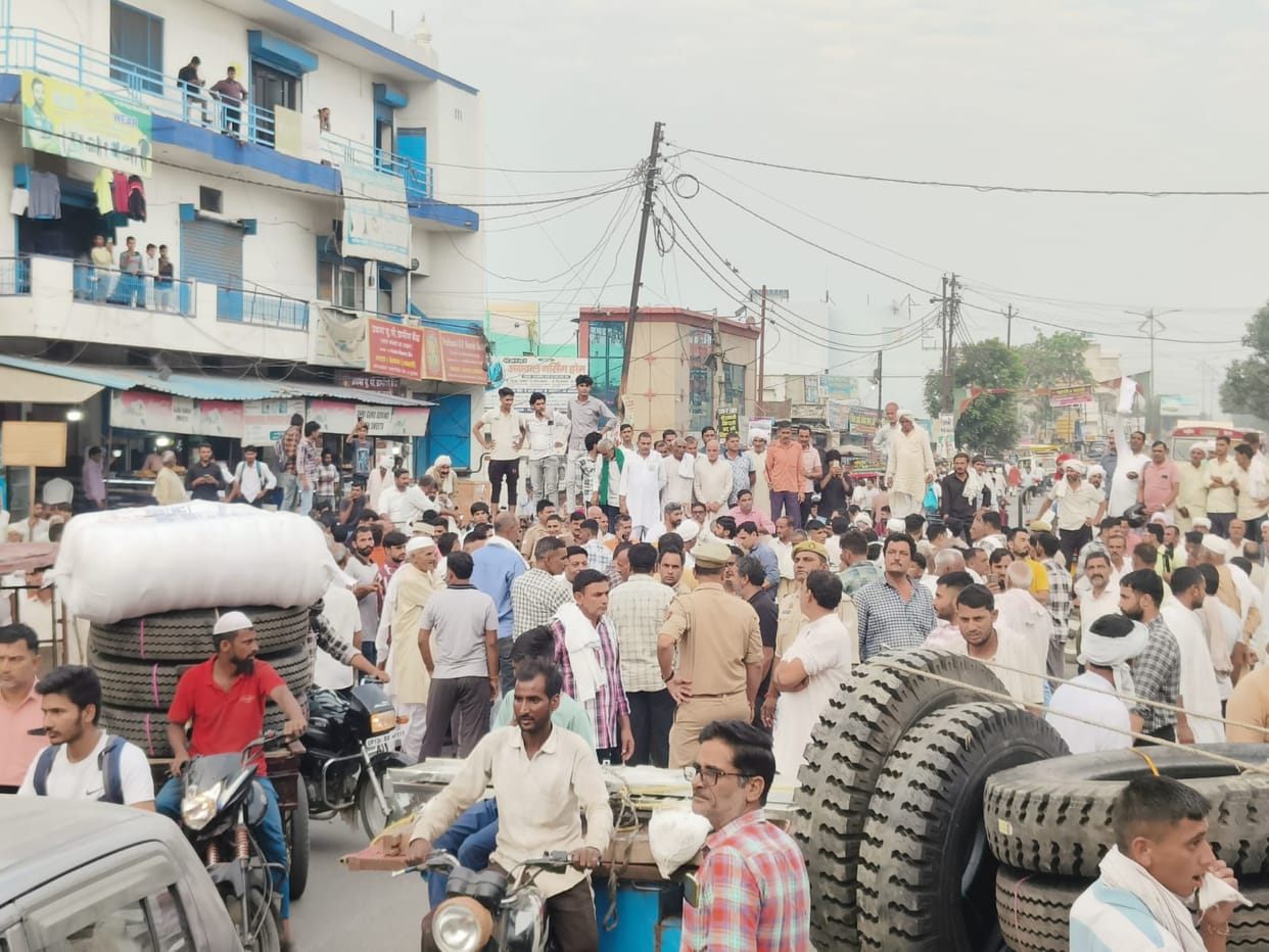 Farmers blocked Shamli-Muzaffarnagar road, created ruckus